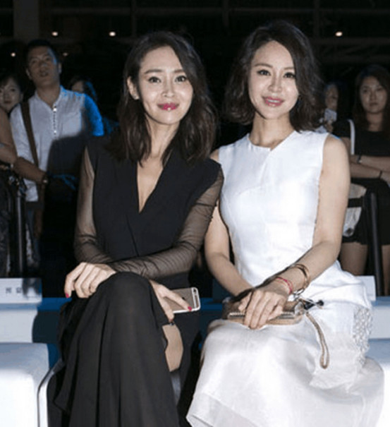 而方舒是我国的老电影演员,育有两个女儿,但是跟于明加没有任何关系.