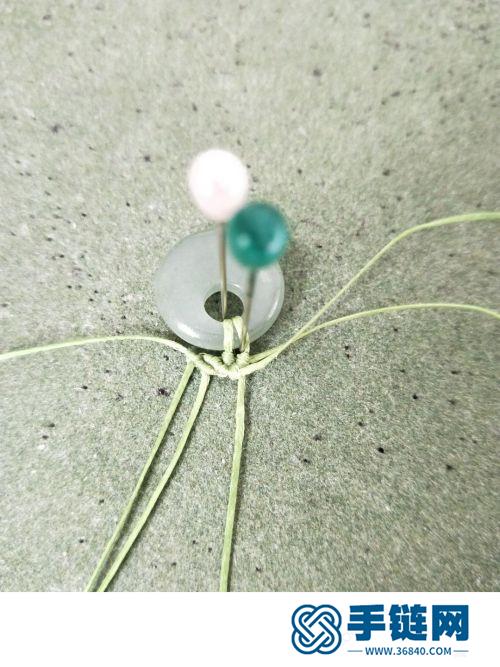 中国结扁蜡银珠圣诞树耳钉的编制方法