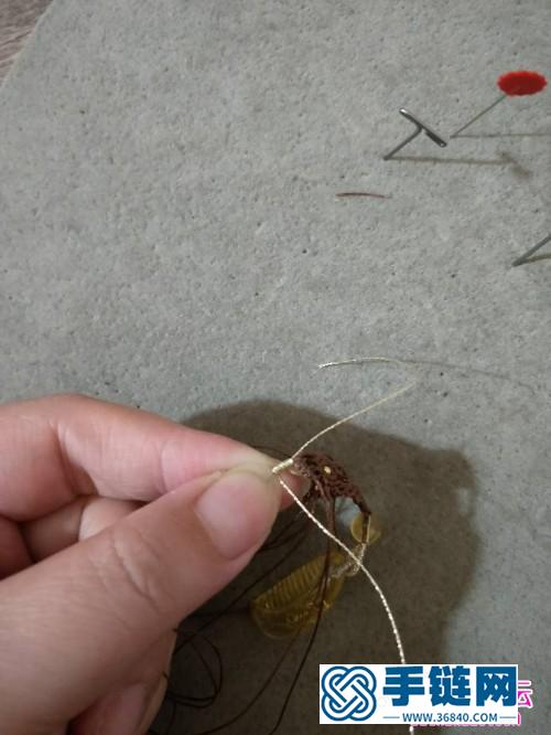 蜜蜡绳编水晶项链的详细编制教程