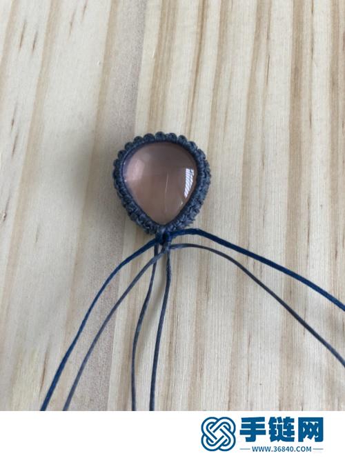 扁蜡粉晶包石项链的详细制作图解