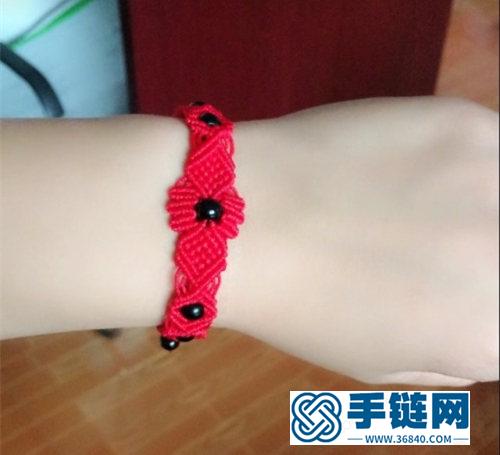 红绳美丽黑珠花朵手链的详细制作图解