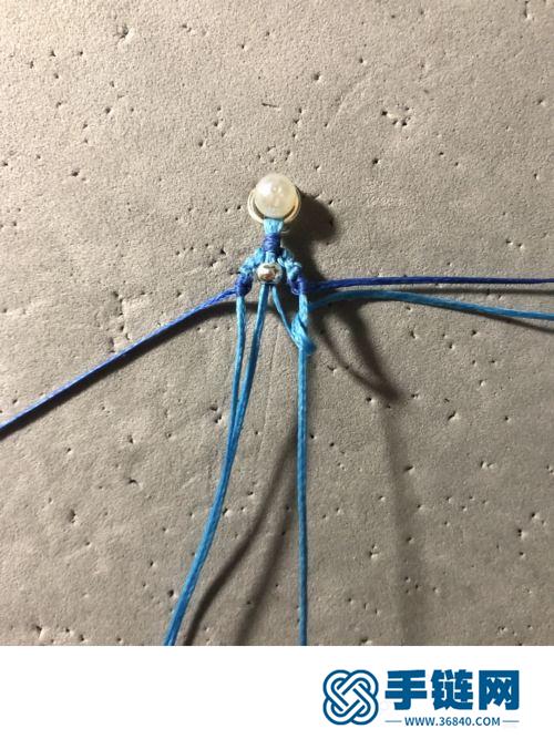 中国结扁蜡玉髓珠耳坠的编制方法