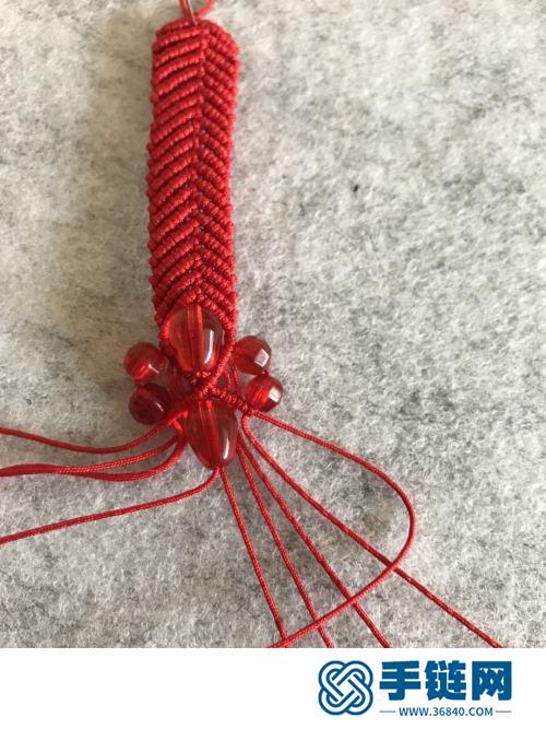 中国结玉线红绳串珠手环的详细编制方法