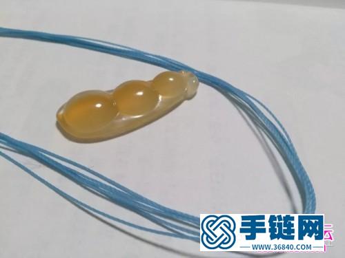 蓝莲花斜卷结玛瑙玉髓豆子项链吊坠的详细编制教程