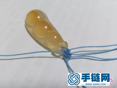 蓝莲花斜卷结玛瑙玉髓豆子项链吊坠的详细编制教程