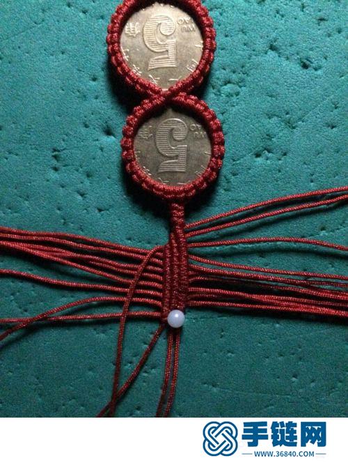 中国结玉线硬币心形手机挂饰的编制方法