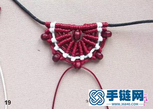斜卷结绳遍过年红色吉利耳饰的方法