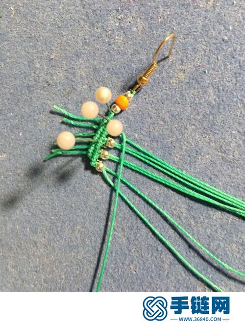 中国结蜡线串珠耳环的制作方法
