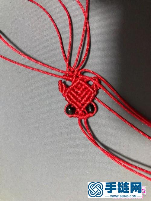 红绳编双鱼戏珠手链的详细编制图解