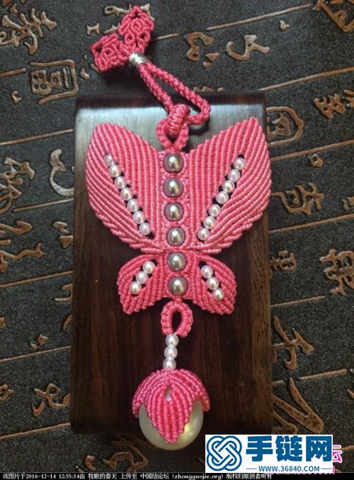中国结编织制作的粉蝶戏珠小挂件