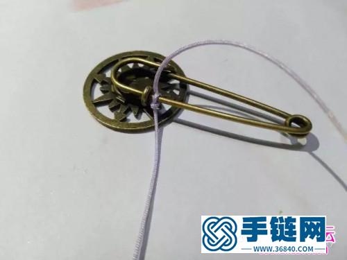 编绳流苏胸针的制作图解