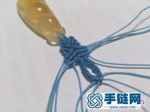 蓝莲花斜卷结玛瑙玉髓豆子项链吊坠的详细编制教程