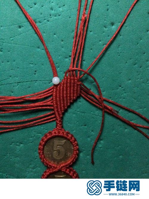中国结玉线硬币心形手机挂饰的编制方法