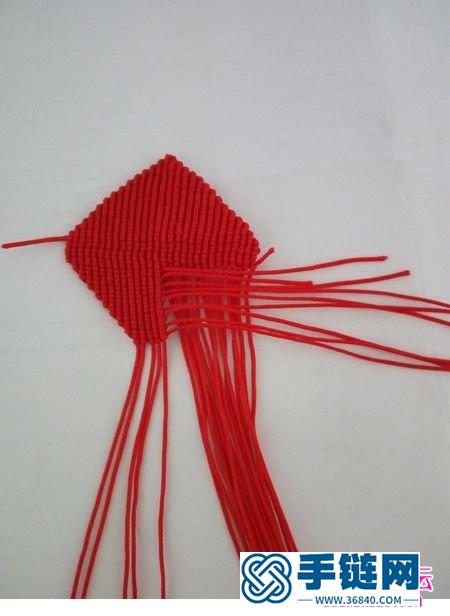 绳编蹄莲小挂饰的两种详细编法教程