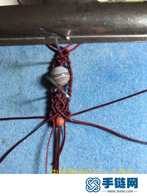 中国结红绳串珠耳环的编制方法