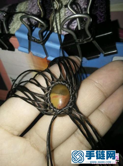 绳编半宝石项链的方法