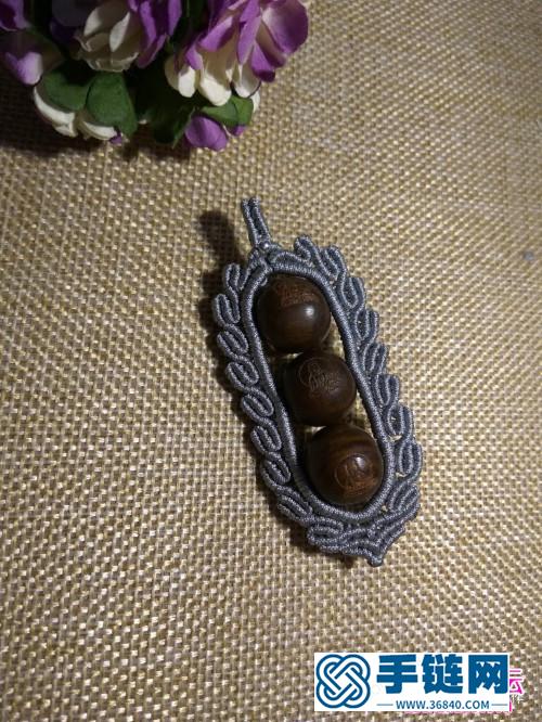 绳和木珠编制连中三元挂饰的方法