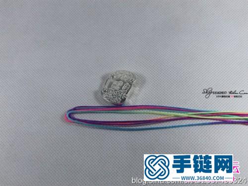 七彩绳编银锁项链的方法