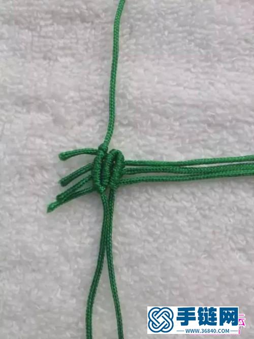中国结斜卷结编织儿童绿叶手链教程