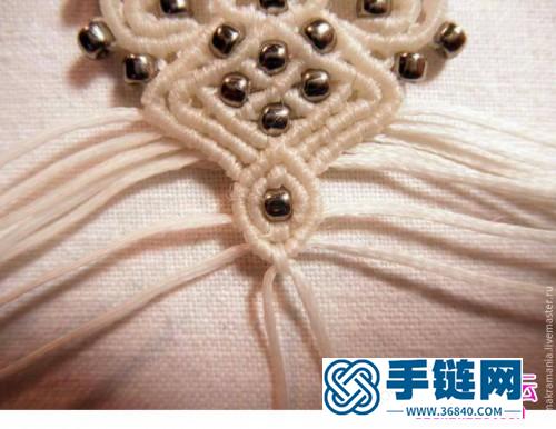 中国结白色耳坠的制作方法