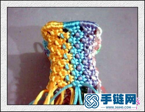 中国结编织制作的花朵方形笔筒教程