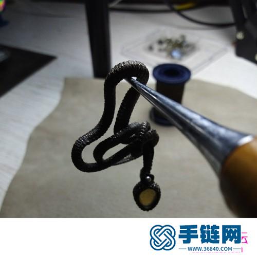 绳编蛇造型包石吊坠的详细制作方法