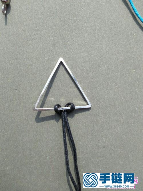 中国结三角串珠耳环的制作方法