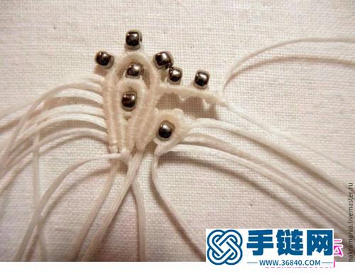 中国结白色耳坠的制作方法