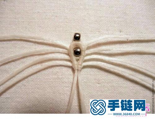 中国结白色耳坠的制作方法