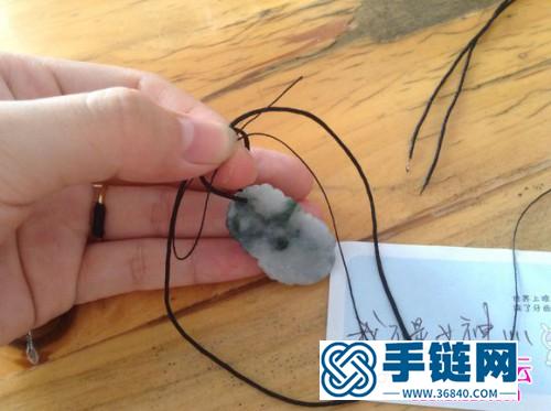 中国结编织玉石挂件的方法