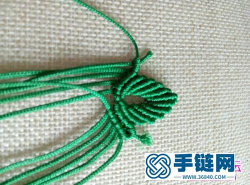 用绳编织制作的芭蕉叶小挂饰教程