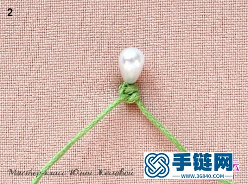 绳和串珠编绿色和白色耳环的方法