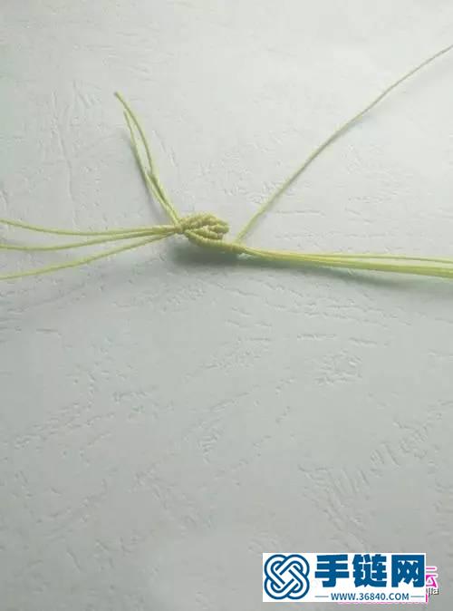 南美蜡线编织制作的腕上青藤手链教程