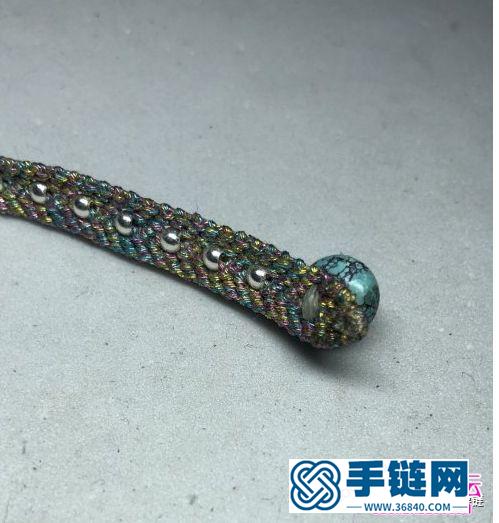 闪亮彩金线蜡绳绳编银珠手链的编织教程