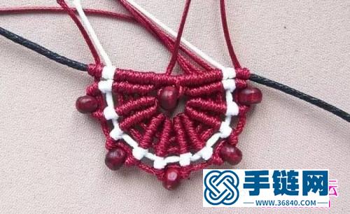 中国结编织半圆形的串珠吊坠图解