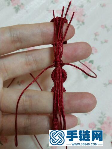 绳编宝宝护身符手绳的方法