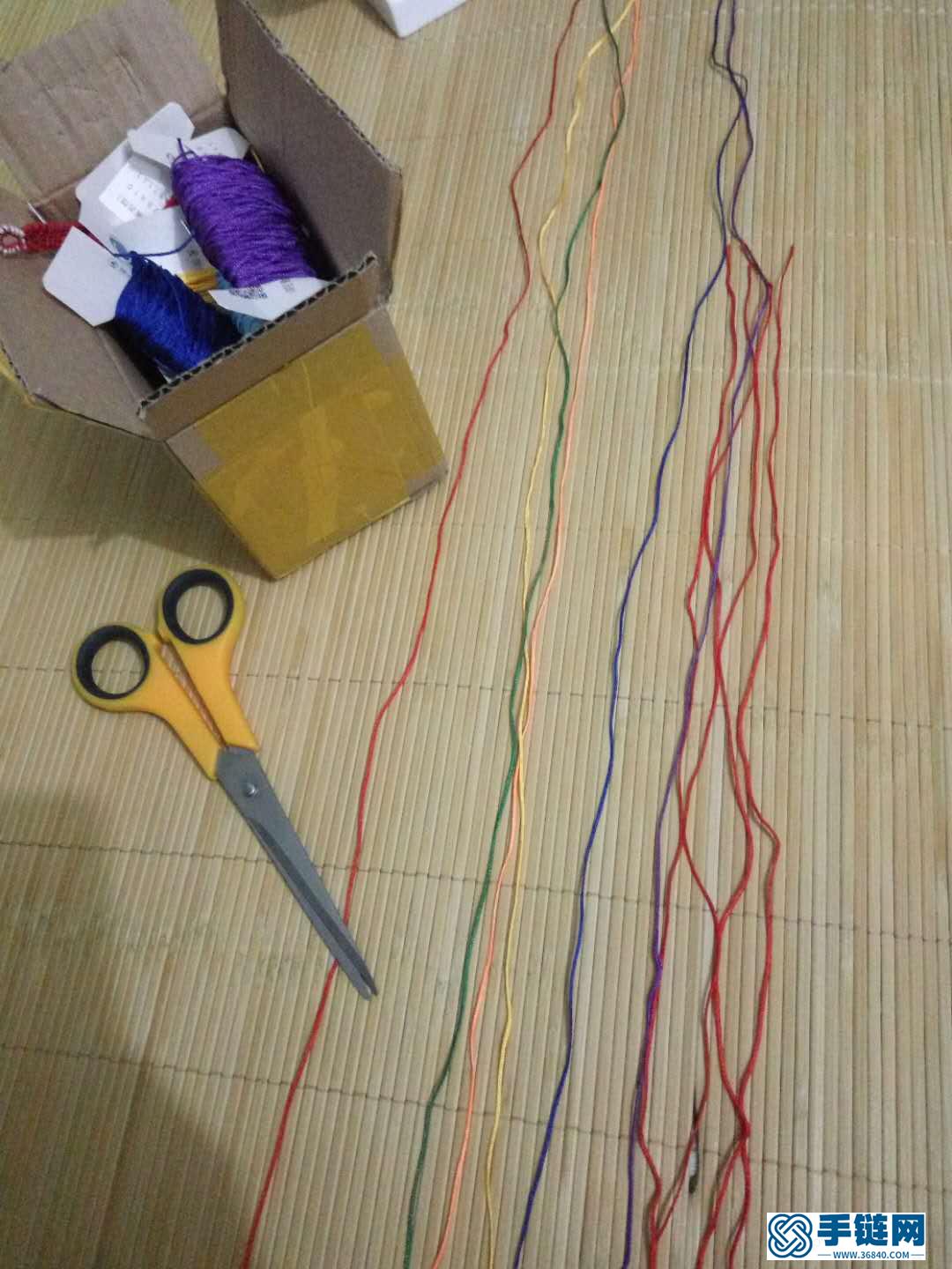 彩虹手链编织教程,详细的制作方法图解