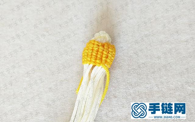 玉米编绳方法图解，玉线手机链小挂件制作教程