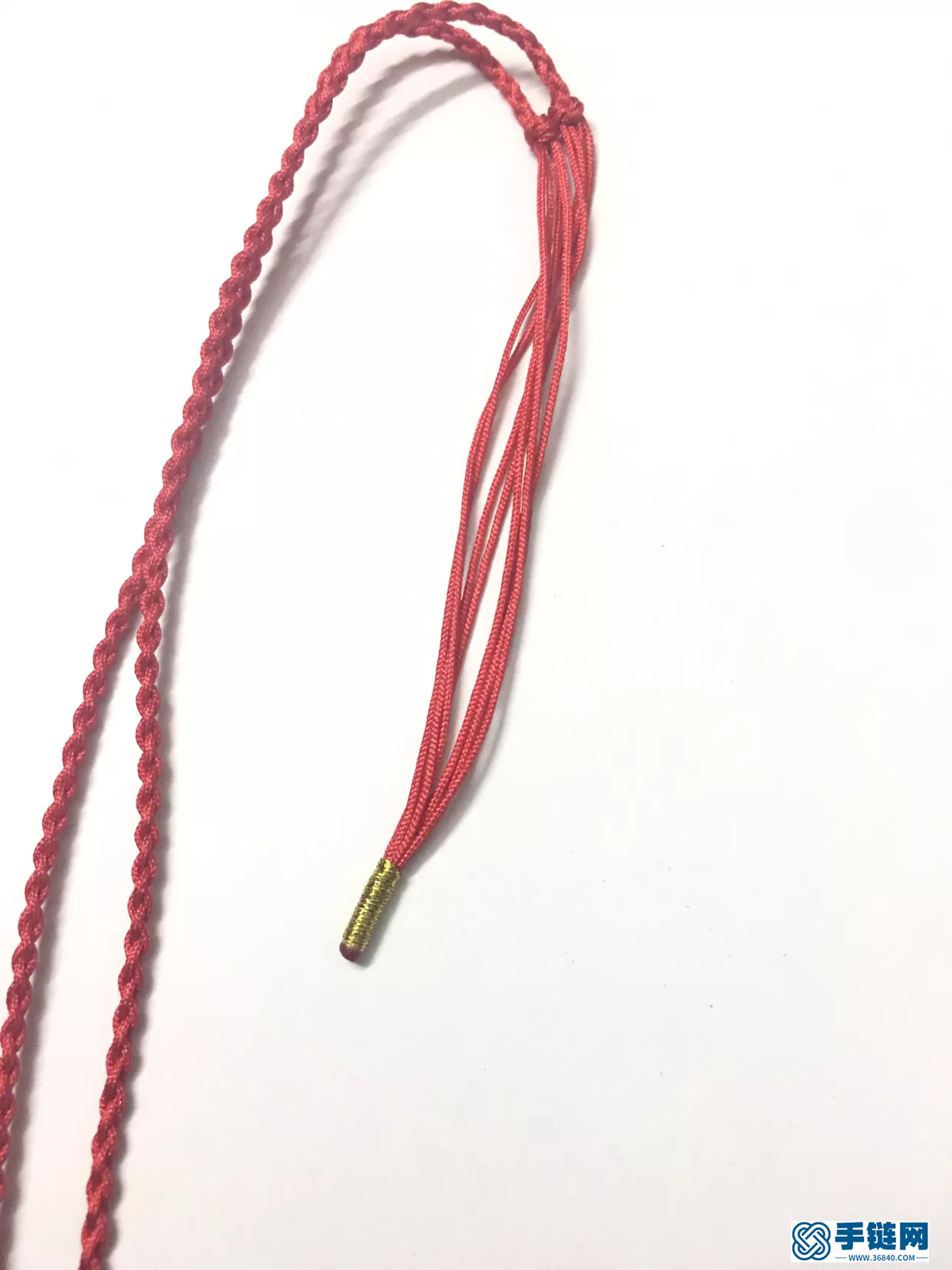 貔貅编项链图片教程，四股辫红绳项链做法