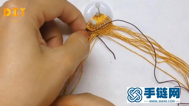 绳编小课堂，带你学习如何编制漂亮的玉佩吊坠，非常简单！
