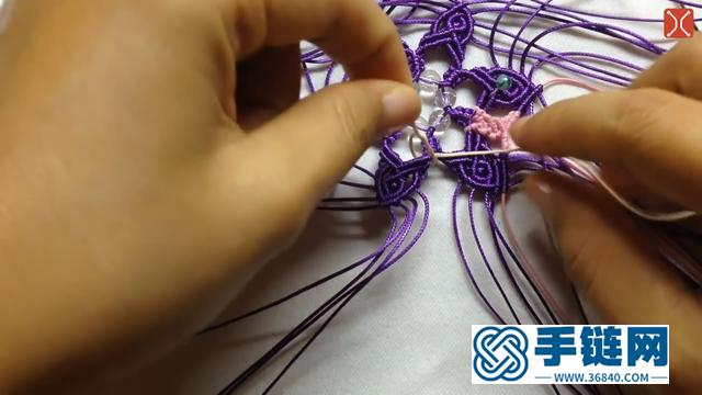 手工编织精美的雪花吊坠，方法很简单，关键是戴起来非常漂亮