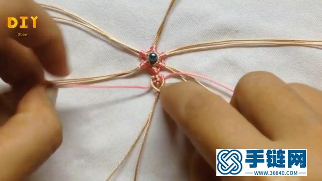 DIY手工编织，如何把细绳编织成漂亮的曼陀罗吊坠（步骤1）