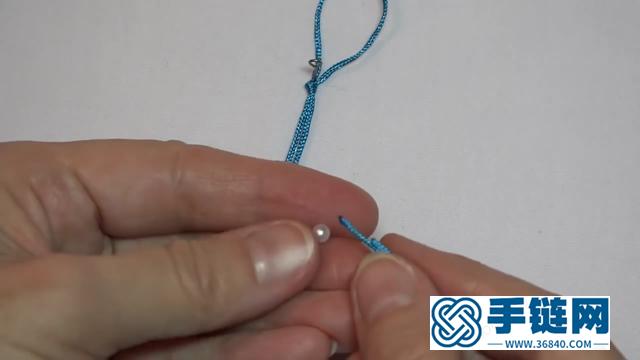 「DIY绳编教程」手工编织雪花珍珠吊坠的方法（步骤2