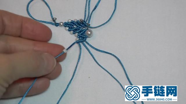 手工绳编系列，带你学习如何编织雪花形状的吊坠（图解2