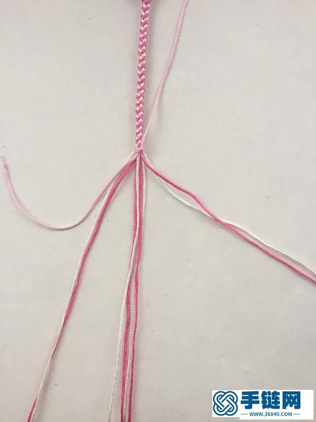 简单编绳手链图解，招桃花粉色同心结手绳