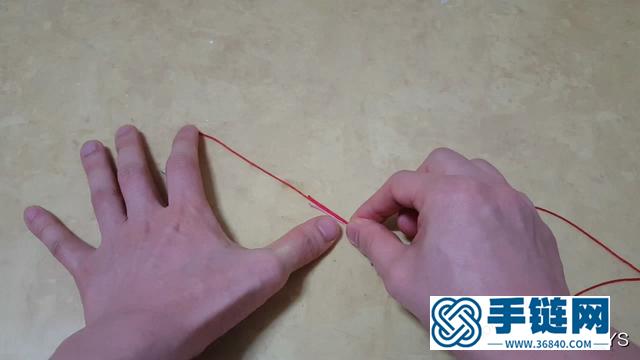 玉线手链编法图解，如何编制简单的平结手链！