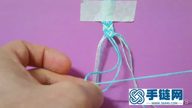 手工绳编的技巧，带你学习如何编制心形花纹的手链！