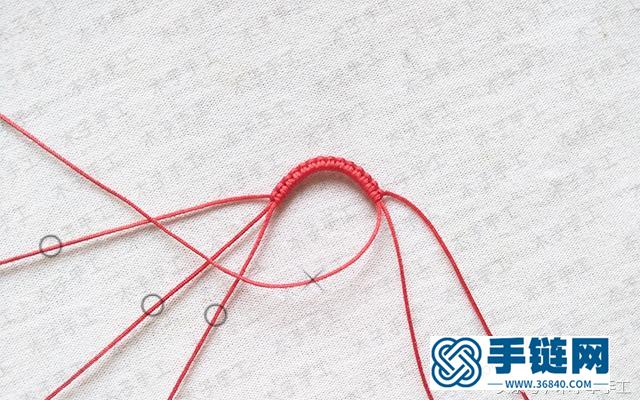 妹子教红绳手链编法过程，这么漂亮的手链，你也可以做成了
