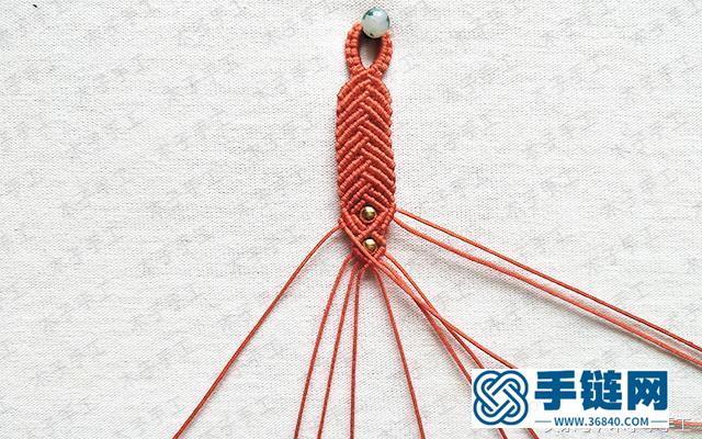 妹子教红绳手链编法过程，这么漂亮的手链，你也可以做成了