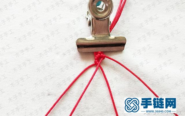 用绳子和你灵巧的手指，去试试做这款双钱结手链吧